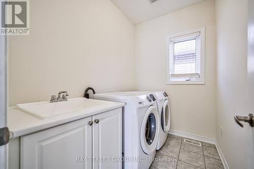 68 Homer Crescent, Aurora, ON - Indoor Photo Showing Laundry Room