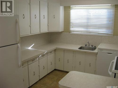 1043 Connaught Avenue, Moose Jaw, SK - Indoor Photo Showing Laundry Room