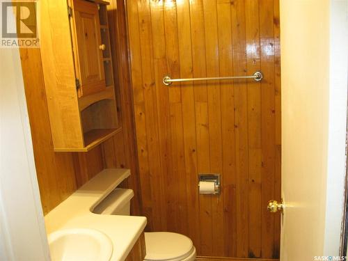 1043 Connaught Avenue, Moose Jaw, SK - Indoor Photo Showing Bathroom