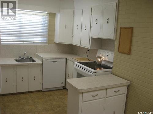 1043 Connaught Avenue, Moose Jaw, SK - Indoor Photo Showing Kitchen