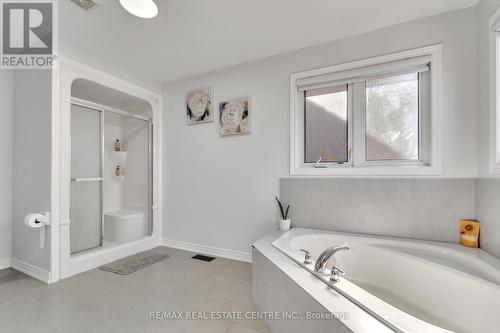 48 Isaiah Drive, Kitchener, ON - Indoor Photo Showing Bathroom