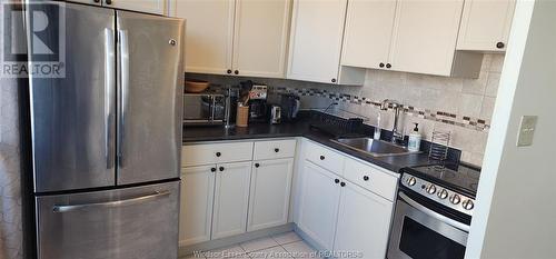 111 Riverside East Unit# 1614, Windsor, ON - Indoor Photo Showing Kitchen