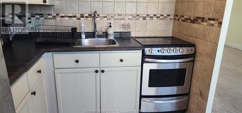 111 Riverside East Unit# 1614, Windsor, ON - Indoor Photo Showing Kitchen