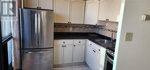 111 Riverside East Unit# 1614, Windsor, ON - Indoor Photo Showing Kitchen