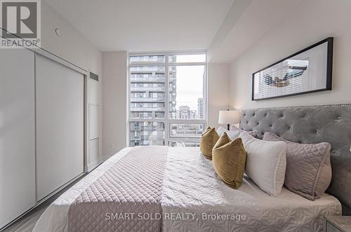 1210 - 30 Roehampton Avenue, Toronto, ON - Indoor Photo Showing Bedroom