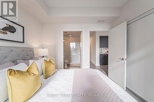 1210 - 30 Roehampton Avenue, Toronto, ON - Indoor Photo Showing Bedroom