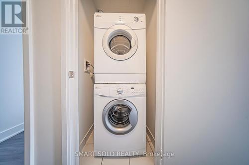 1210 - 30 Roehampton Avenue, Toronto, ON - Indoor Photo Showing Laundry Room