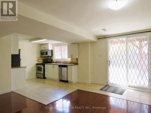 65 Reed Drive, Ajax, ON - Indoor Photo Showing Kitchen