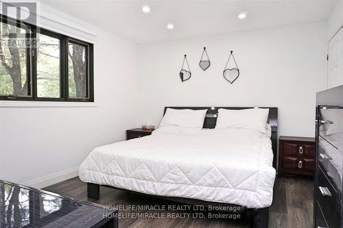 357 Britannia Road, Huntsville, ON - Indoor Photo Showing Bedroom