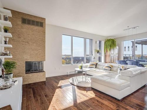 Salon - 404-750 32E Avenue, Montréal (Lachine), QC - Indoor Photo Showing Living Room