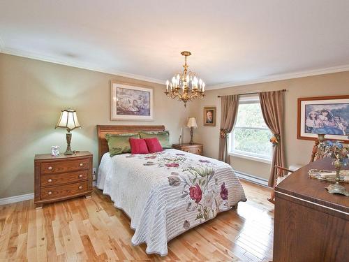 Master bedroom - 2-490 Rue De La Colline, Sainte-Adèle, QC - Indoor Photo Showing Bedroom