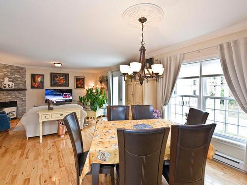 Dining room - 2-490 Rue De La Colline, Sainte-Adèle, QC - Indoor Photo Showing Dining Room With Fireplace