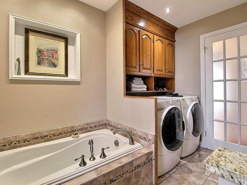 Salle de bains - 184 Rue De Chambois, Québec (Beauport), QC - Indoor Photo Showing Laundry Room