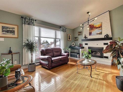 Salon - 184 Rue De Chambois, Québec (Beauport), QC - Indoor Photo Showing Living Room With Fireplace