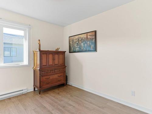 Bedroom - 14 Rue Bourget, Salaberry-De-Valleyfield, QC 