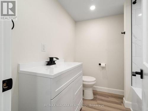 132 Waterloo Street, Fort Erie, ON - Indoor Photo Showing Bathroom