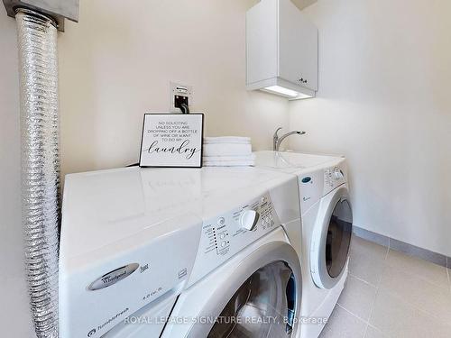 3505-183 Wellington St W, Toronto, ON - Indoor Photo Showing Laundry Room