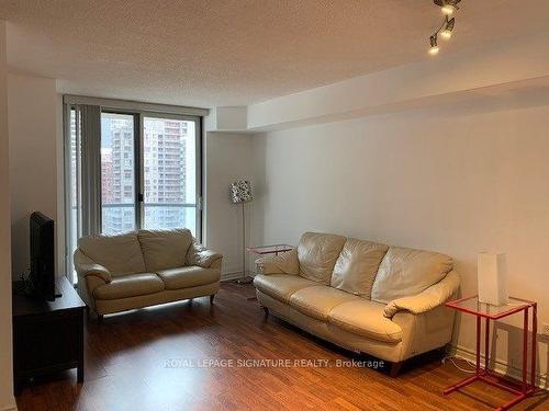 1602-801 Bay St, Toronto, ON - Indoor Photo Showing Living Room