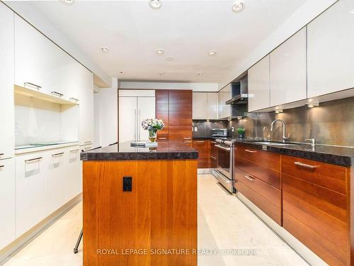 43 Snowshoe Millway, Toronto, ON - Indoor Photo Showing Kitchen