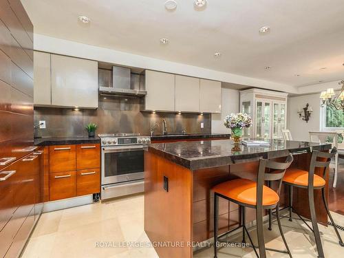 43 Snowshoe Millway N/A, Toronto, ON - Indoor Photo Showing Kitchen With Upgraded Kitchen