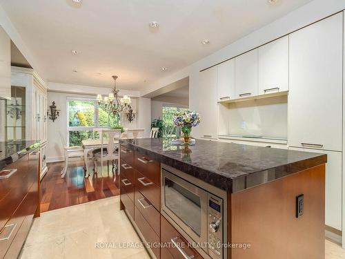 43 Snowshoe Millway N/A, Toronto, ON - Indoor Photo Showing Kitchen