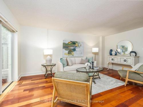 43 Snowshoe Millway N/A, Toronto, ON - Indoor Photo Showing Living Room