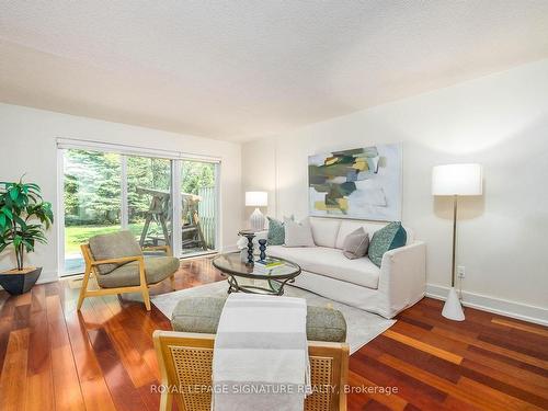 43 Snowshoe Millway, Toronto, ON - Indoor Photo Showing Living Room