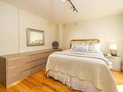 43 Snowshoe Millway N/A, Toronto, ON - Indoor Photo Showing Bedroom