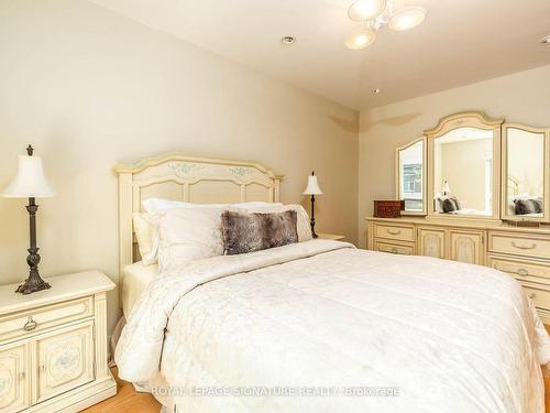 43 Snowshoe Millway N/A, Toronto, ON - Indoor Photo Showing Bedroom