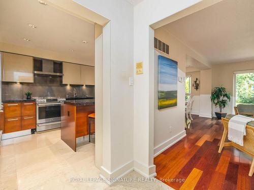 43 Snowshoe Millway N/A, Toronto, ON - Indoor Photo Showing Kitchen