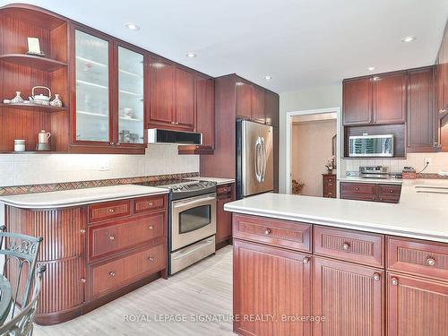 101-700 Wilson Rd, Oshawa, ON - Indoor Photo Showing Kitchen