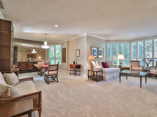 101-700 Wilson Rd, Oshawa, ON - Indoor Photo Showing Living Room