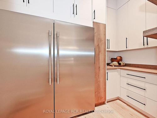 211 Kennedy St W, Aurora, ON - Indoor Photo Showing Kitchen