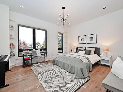 211 Kennedy St W, Aurora, ON - Indoor Photo Showing Bedroom