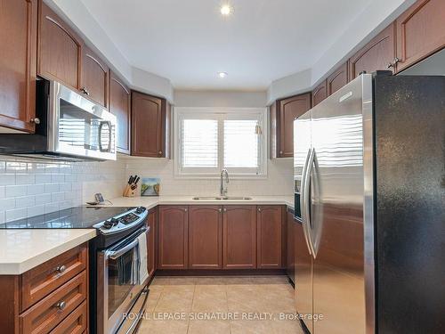 94-620 Ferguson Dr, Milton, ON - Indoor Photo Showing Kitchen With Double Sink