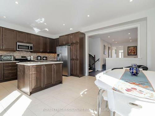 5520 Meadowcrest Ave, Mississauga, ON - Indoor Photo Showing Kitchen