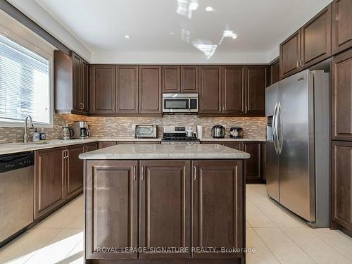 5520 Meadowcrest Avenue, Mississauga, ON - Indoor Photo Showing Kitchen With Stainless Steel Kitchen With Upgraded Kitchen