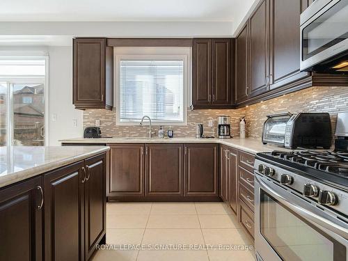 5520 Meadowcrest Ave, Mississauga, ON - Indoor Photo Showing Kitchen With Upgraded Kitchen