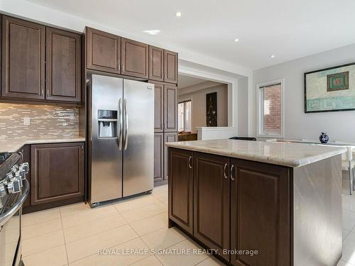 5520 Meadowcrest Ave, Mississauga, ON - Indoor Photo Showing Kitchen With Upgraded Kitchen