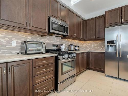 5520 Meadowcrest Avenue, Mississauga, ON - Indoor Photo Showing Kitchen With Stainless Steel Kitchen With Upgraded Kitchen