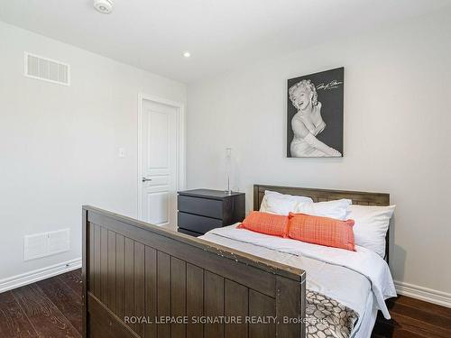 5520 Meadowcrest Avenue, Mississauga, ON - Indoor Photo Showing Bedroom