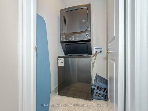 5520 Meadowcrest Avenue, Mississauga, ON - Indoor Photo Showing Laundry Room