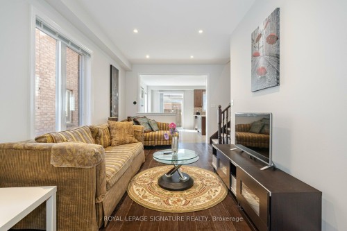 5520 Meadowcrest Avenue, Mississauga, ON - Indoor Photo Showing Living Room