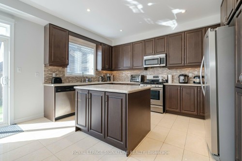 5520 Meadowcrest Avenue, Mississauga, ON - Indoor Photo Showing Kitchen With Stainless Steel Kitchen With Upgraded Kitchen