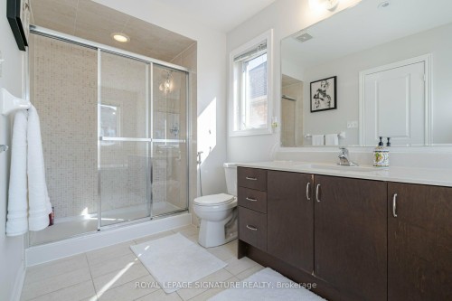 5520 Meadowcrest Avenue, Mississauga, ON - Indoor Photo Showing Bathroom