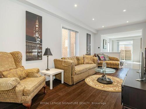 5520 Meadowcrest Ave, Mississauga, ON - Indoor Photo Showing Living Room