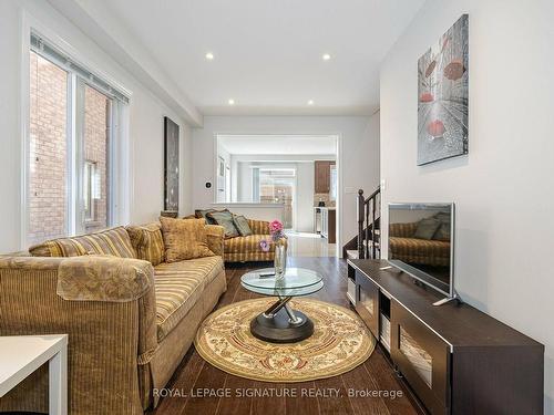 5520 Meadowcrest Ave, Mississauga, ON - Indoor Photo Showing Living Room