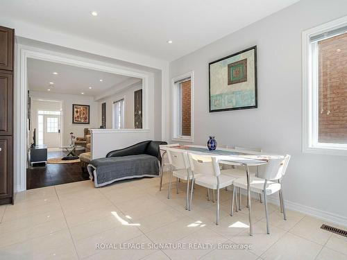 5520 Meadowcrest Ave, Mississauga, ON - Indoor Photo Showing Dining Room