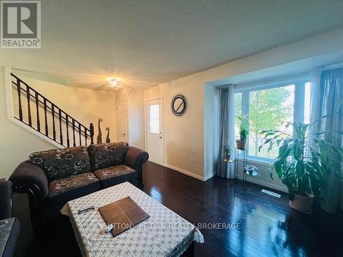 56 - 1600 Mickleborough Drive, London, ON - Indoor Photo Showing Living Room