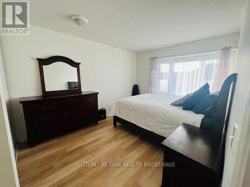 56 - 1600 Mickleborough Drive, London, ON - Indoor Photo Showing Bedroom